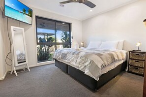 4 bedrooms, iron/ironing board, free WiFi, bed sheets