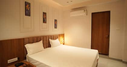 Hotel Madhuram Shivpuri