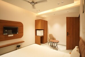 Room - Hotel Madhuram Shivpuri (Shivpuri)