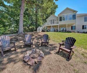 Terrace/patio - 3 Bedrooms, 1 Flex Room, 3½ Bathrooms!  Pet Friendly!<br>LOCATED IN THE WATERWAYS!  Community Pool, Co (Huddleston)