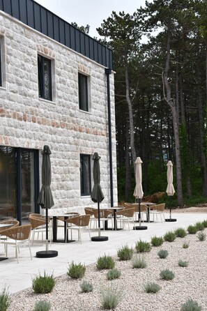 Outdoor dining - Hotel Dom (Studenci)