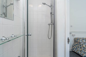Bathroom - Room 3 - The Archers (Southampton)
