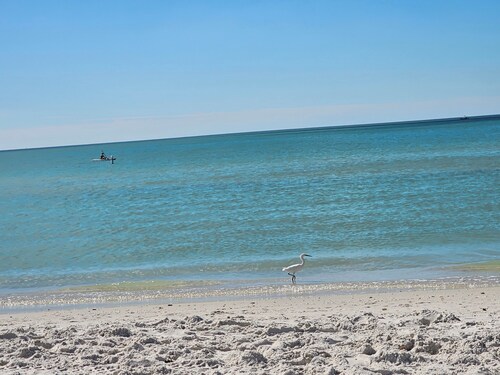 Peaceful 3-bedroom villa I'm Naples FL. Great location