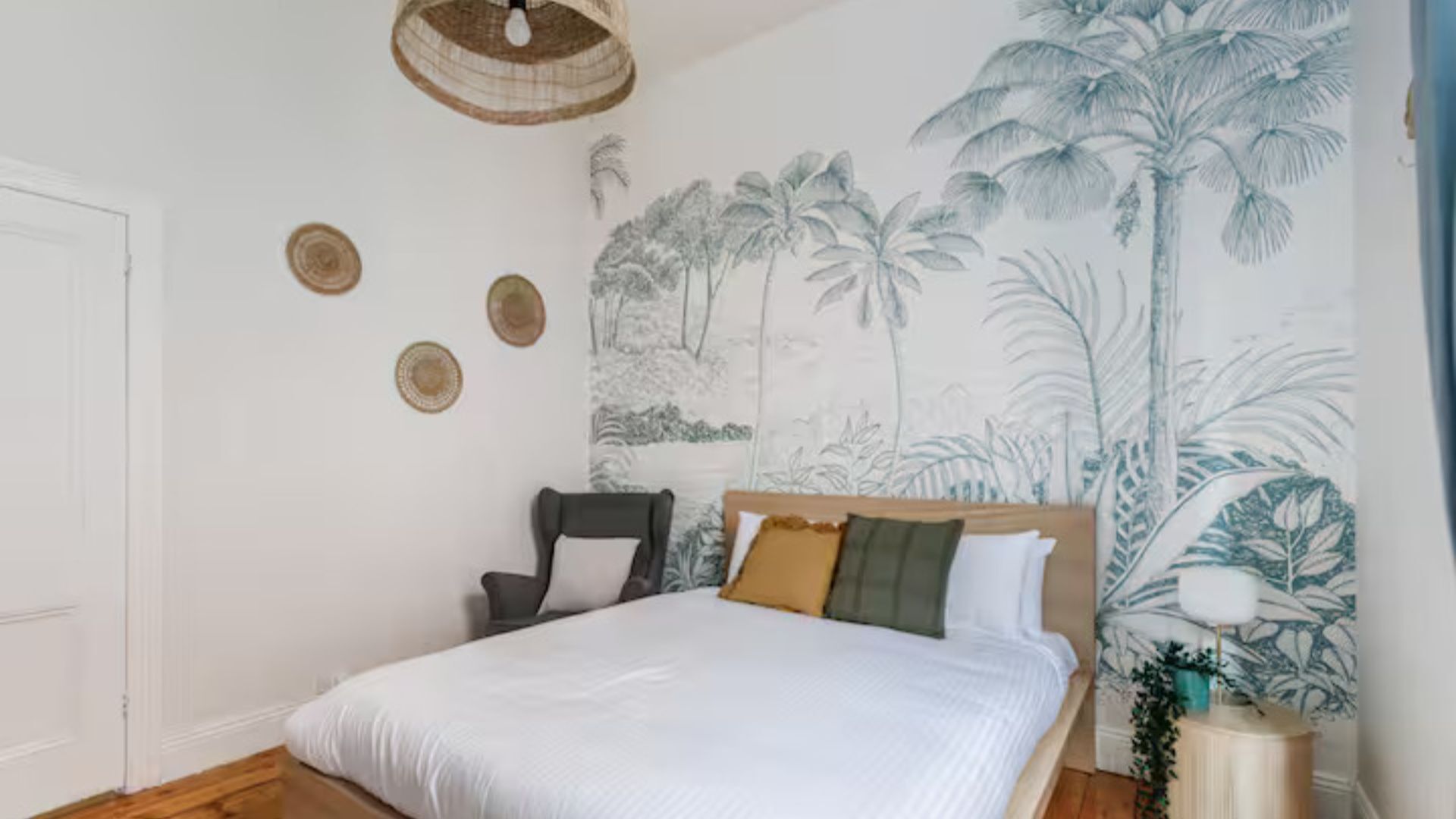 Iron/ironing board, travel cot, free WiFi, bed sheets