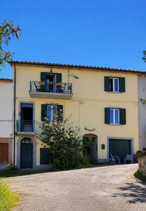 Exterior - Casa di Carma 10 Guest Home with Pool (Piegaro)