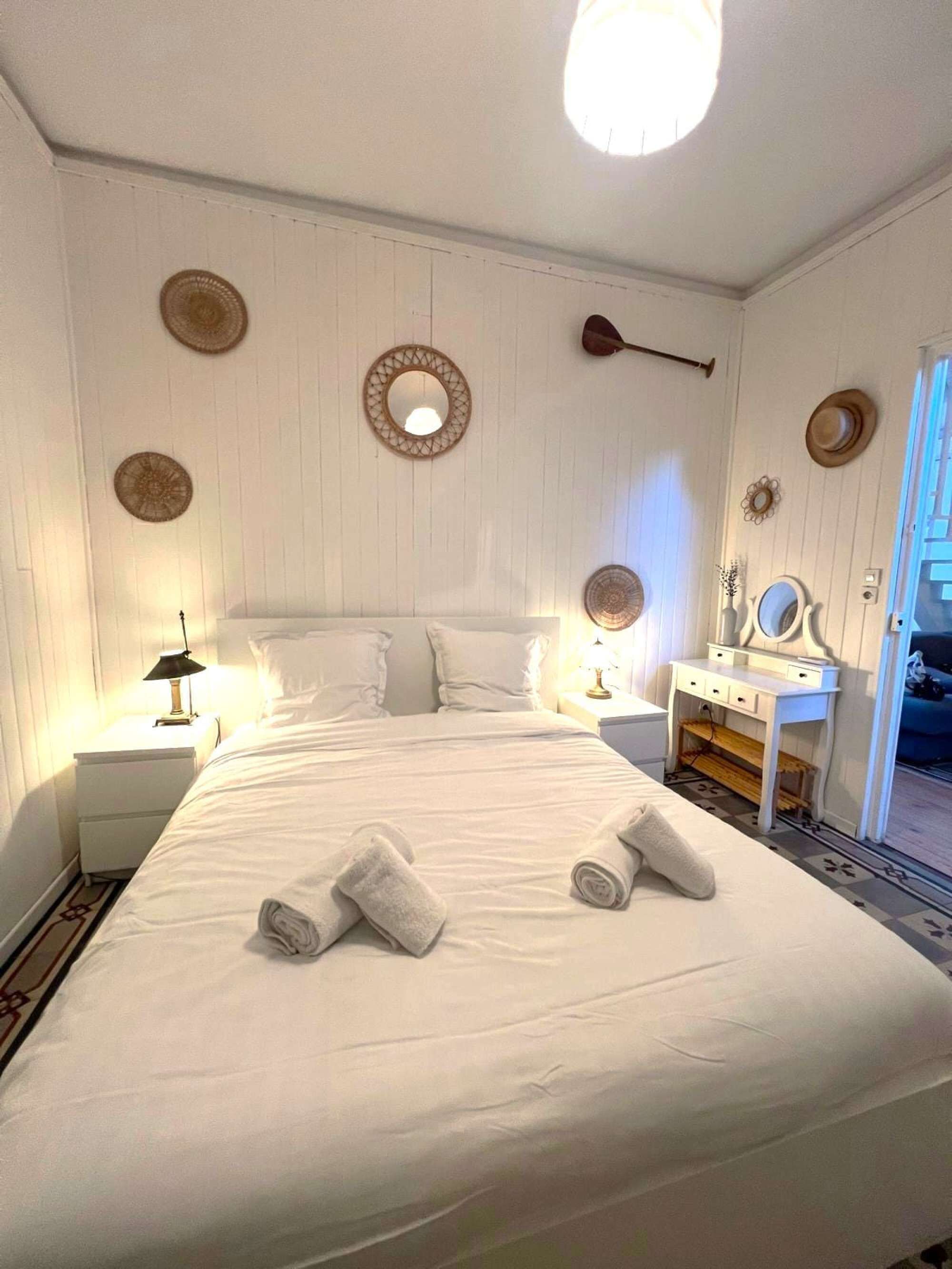 Iron/ironing board, travel cot, WiFi