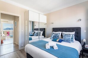Iron/ironing board, WiFi, bed sheets - Splendide appartement climatisé vue mer (Toulon)