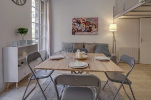 Dining - Grand studio mezzanine/Proche port/Clim/Wi-Fi (TOULON)