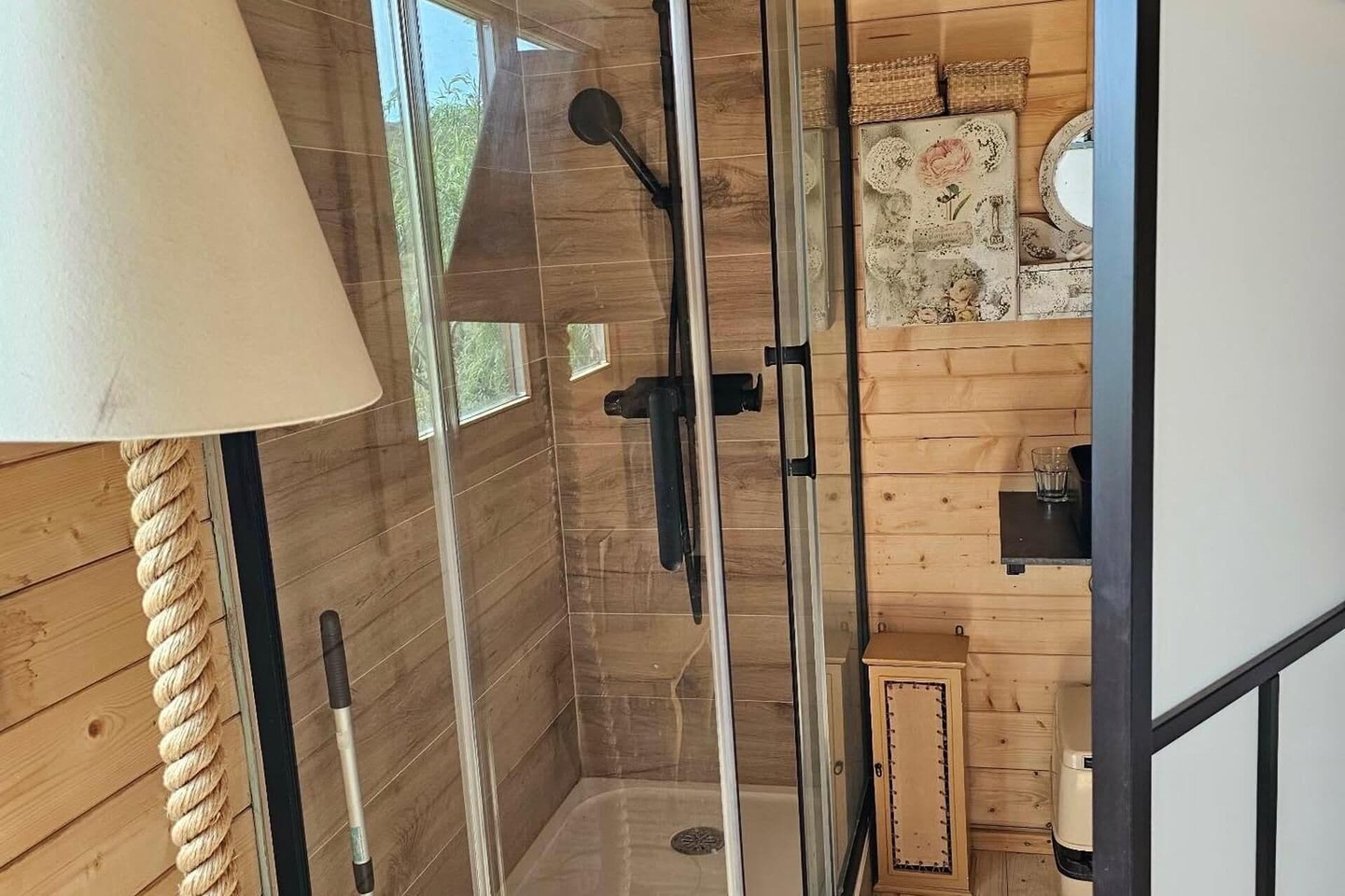 Shower, towels