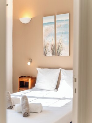 Bügeleisen/Bügelbrett, Reisekinderbett, WLAN, Bettwäsche