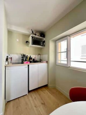 Private kitchen - Studio rénové climatisé centre Halles (Toulon)