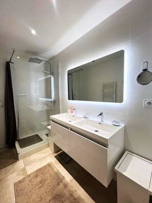 Hair dryer - Joli T3 spacieux & climatisé – confort + wifi (Toulon)