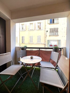 Outdoor dining - Joli T3 spacieux & climatisé – confort + wifi (Toulon)