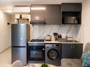 Private kitchen - Cozy 1-bedroom apartment in beautiful Durban with AC (Durban)