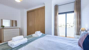 Iron/ironing board, WiFi, bed sheets