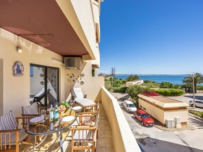 Outdoor dining - Ross Apartment - Iberlagos (Faro)