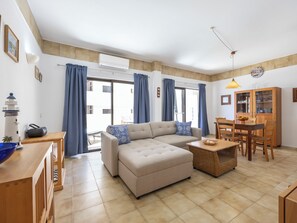 TV - Ross Apartment - Iberlagos (Faro)