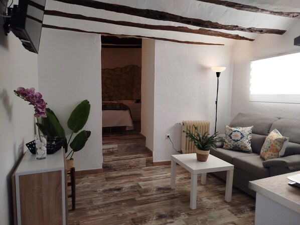 Living area - Casa rural Villalta tipo cueva con bañera de hidromasaje – Estancia romántica única (Quesada)