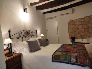 Room - Casa rural Villalta tipo cueva con bañera de hidromasaje – Estancia romántica única (Quesada)