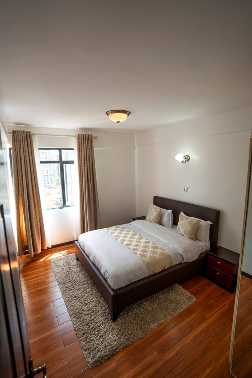 1 dormitorio, tabla de planchar con plancha, wifi y ropa de cama