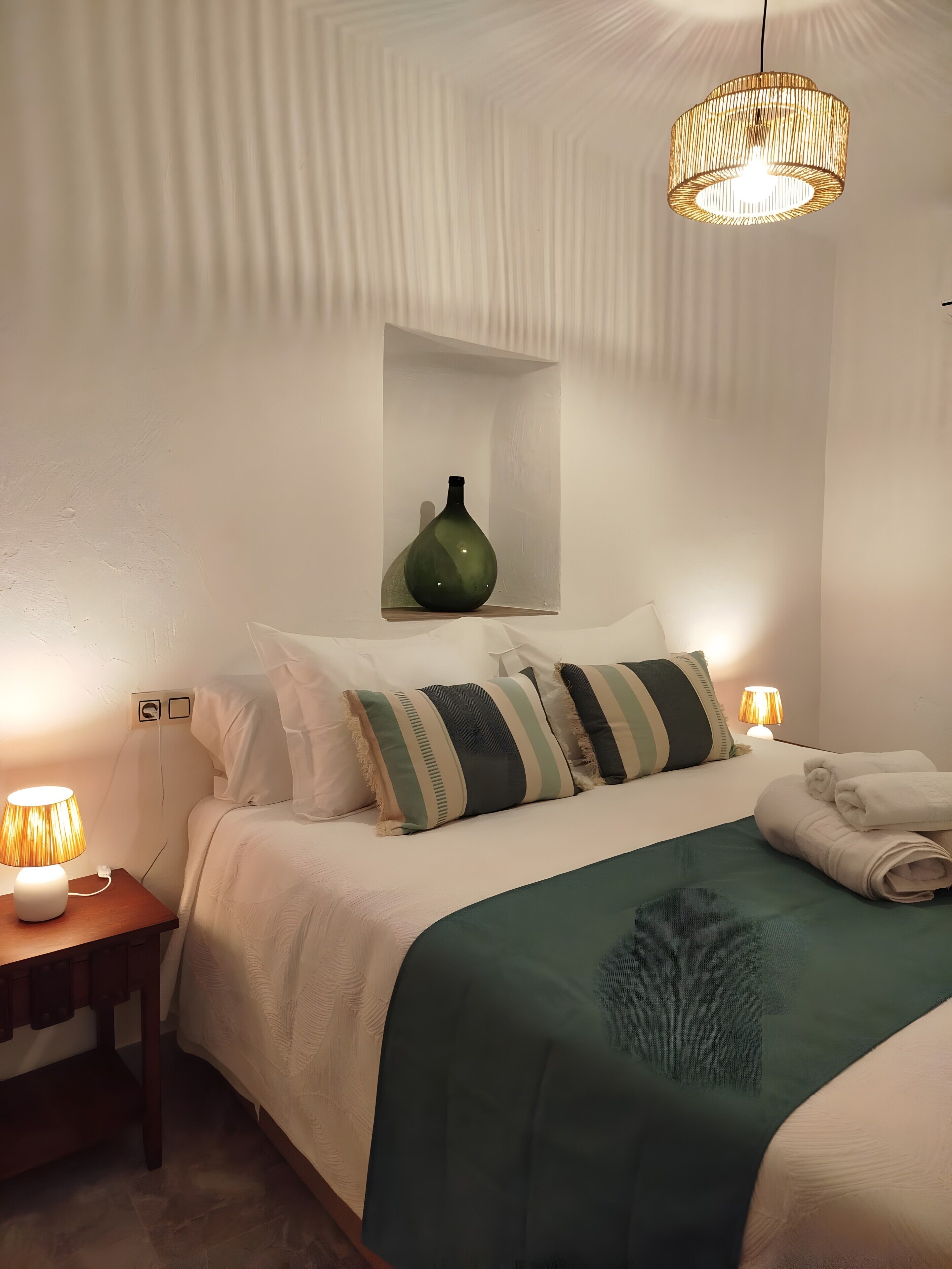 Iron/ironing board, WiFi, bed sheets