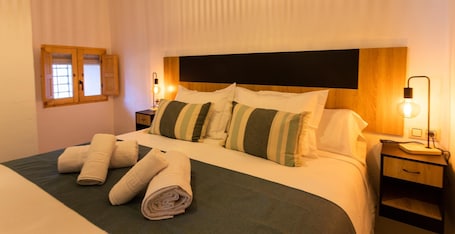 Iron/ironing board, WiFi, bed sheets. Rayal Country House: Perfect Getaway in the Sierras de Cazorla