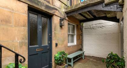Beautifully Renovated Town Centre Apartment
