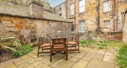 Beautifully Renovated Town Centre Apartment