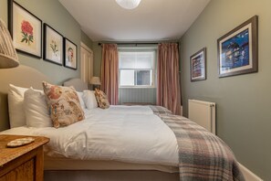 Iron/ironing board, internet, bed sheets