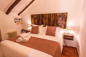 Room - Casa rural Cabañas con bañera de hidromasaje y encanto rural (Quesada)