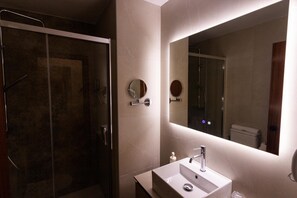 Bathroom - Gilillo Rural Apartment, Duplex with Whirlpool Bathtub (Quesada)