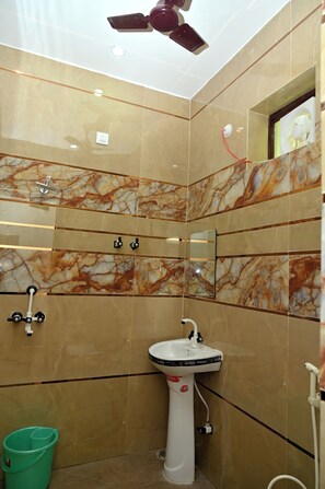 Basic Double Room | Bathroom - Radha Palace (Vrindavan)