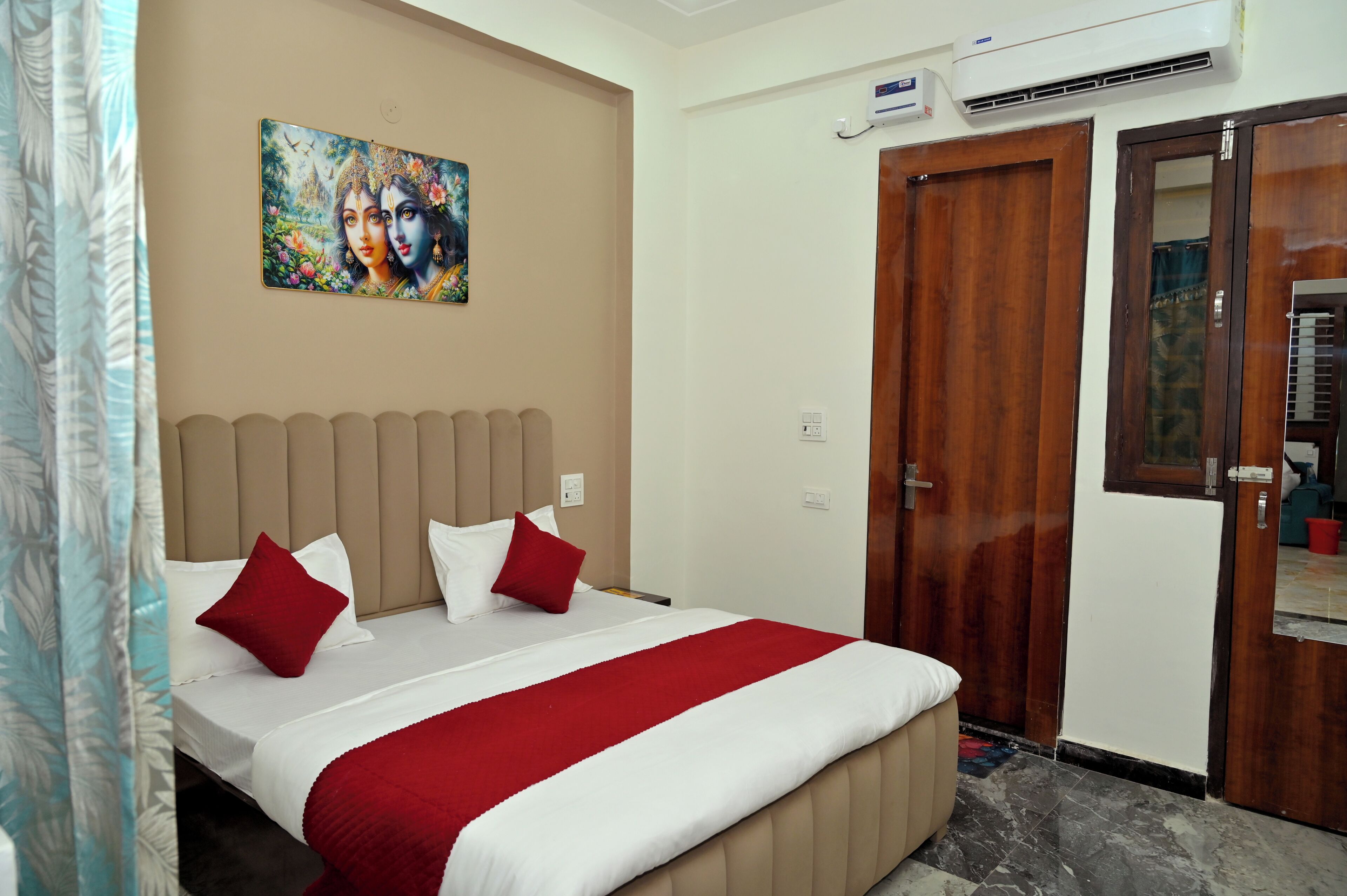 Deluxe Room | Desk, laptop workspace, iron/ironing board, free WiFi
