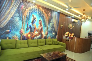 Lobby - Radha Palace (Vrindavan)