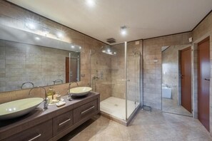 Superior Double Room, Balcony, Courtyard View | Bathroom | Slippers