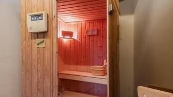 Chambre Double Supérieure, balcon, vue cour intérieure | Sauna