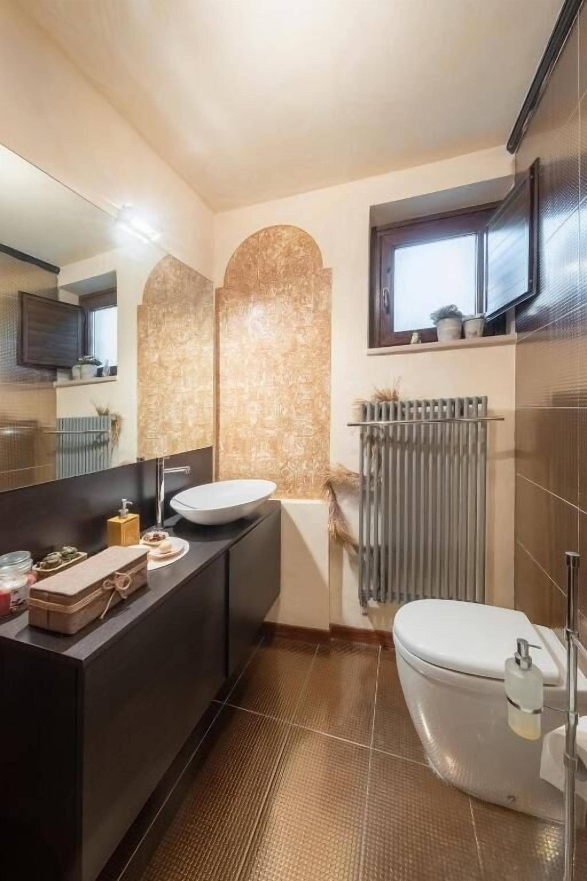 Doppia Superior, patio, vista cortile | Bagno | Pantofole