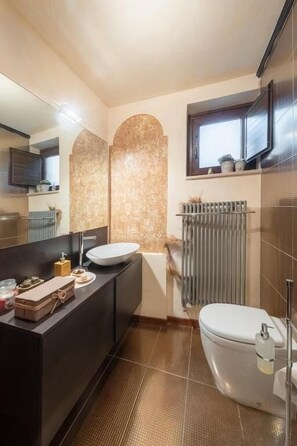 Superior Double Room, Patio, Courtyard View | Bathroom | Slippers