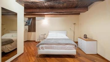 In-room safe, blackout drapes, free WiFi