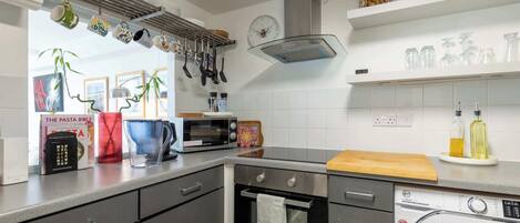 Coffee/tea maker, fridge, microwave, oven