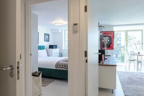 Room - Cosy Canalside Retreat in the Heart of West London (London)