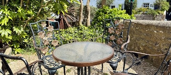 Downs Gate Cottage, Meads Village - Coast & South Downs On Your Doorstep