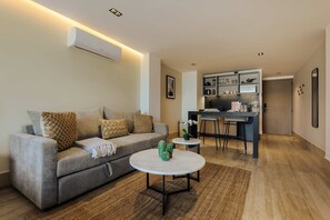 House - w Urban Loft W/balcony in Parque Mexico (Mexico City)