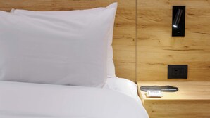 A wooden headboard with a wall-mounted light fixture and a power outlet. - w Swish Loft W/balcony in Parque Mexico (Mexico City)