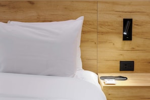 A wooden headboard with a wall-mounted light fixture and a power outlet. - w Swish Loft W/balcony in Parque Mexico (Mexico City)
