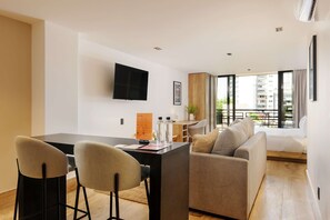 House - w Designer Loft W/balcony in Parque Mexico (Mexico City)