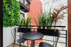 House - w Engaging Loft w/ Balcony in Parque Mexico (Mexico City)
