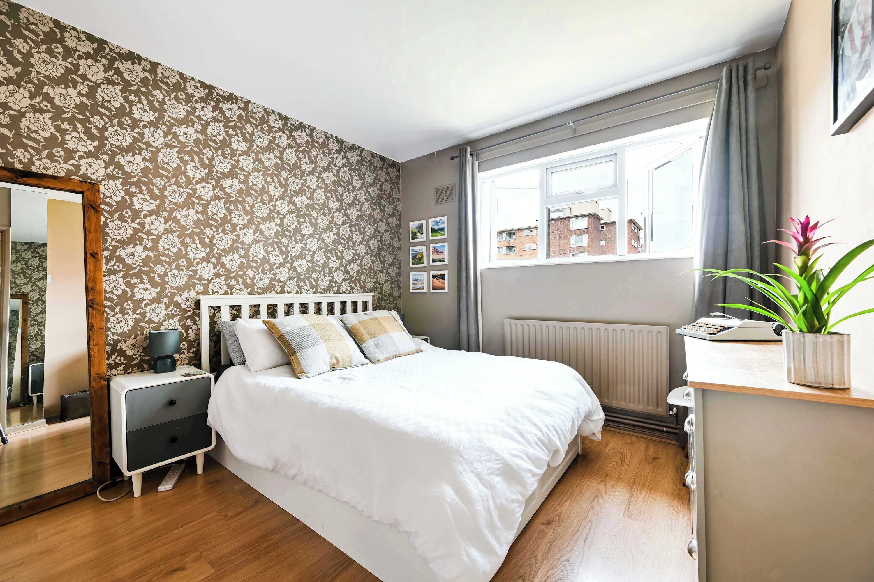 2 bedrooms, desk, iron/ironing board, WiFi