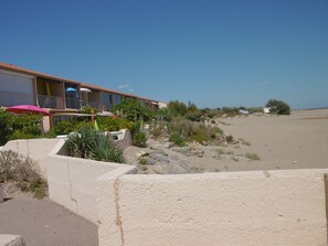 Property grounds - Apartment with sea view, pool, parking - 6 guests (Gruissan)