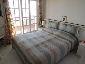 Free WiFi - Beautiful 2-bedroom apartment with pool, terrace, and parking in Roses (Roses)